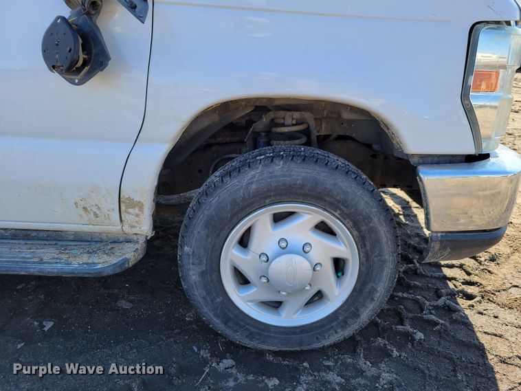 image for item MC9601 2009 Ford E350 Super Duty XLT  van