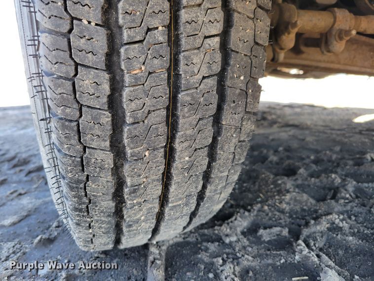 image for item MC9601 2009 Ford E350 Super Duty XLT  van