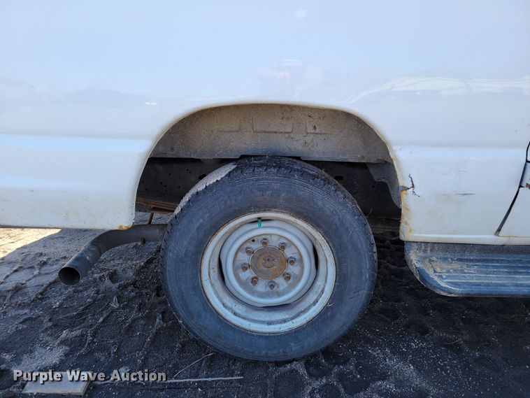 image for item MC9601 2009 Ford E350 Super Duty XLT  van