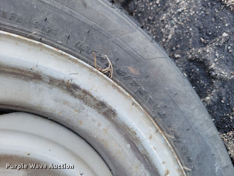 image for item MC9601 2009 Ford E350 Super Duty XLT  van