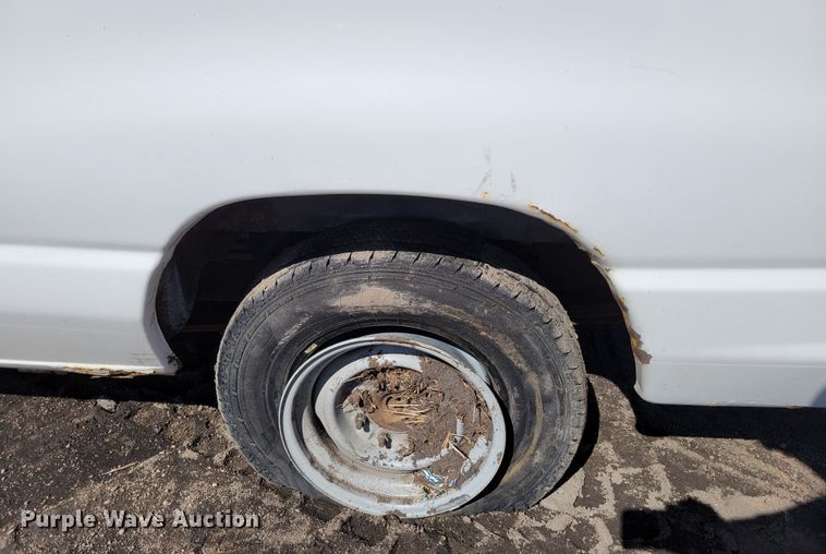 image for item MC9601 2009 Ford E350 Super Duty XLT  van