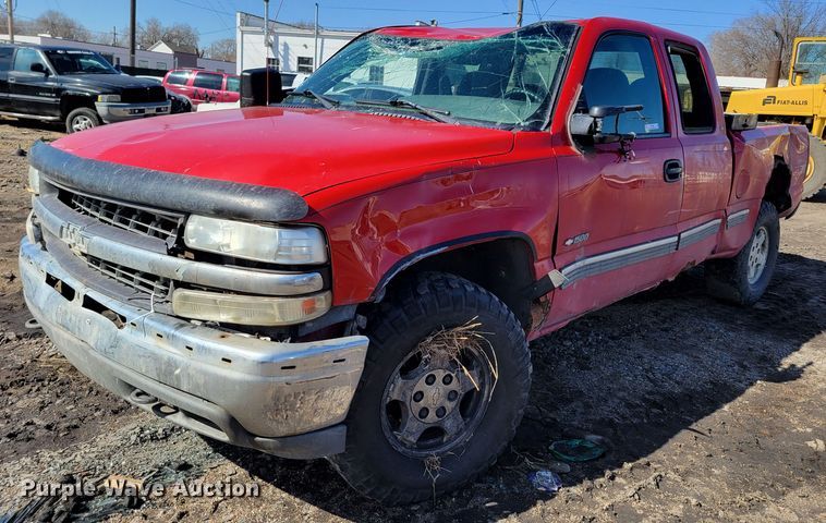 image for item MC9602 2000 Chevrolet Silverado 1500  Ext. Cab pickup truck