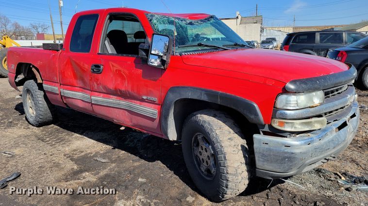 image for item MC9602 2000 Chevrolet Silverado 1500  Ext. Cab pickup truck