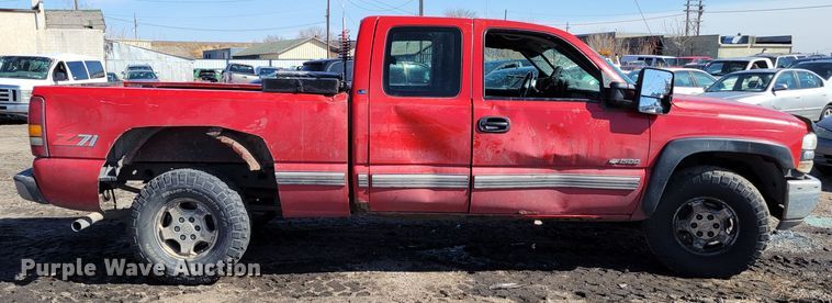 image for item MC9602 2000 Chevrolet Silverado 1500  Ext. Cab pickup truck