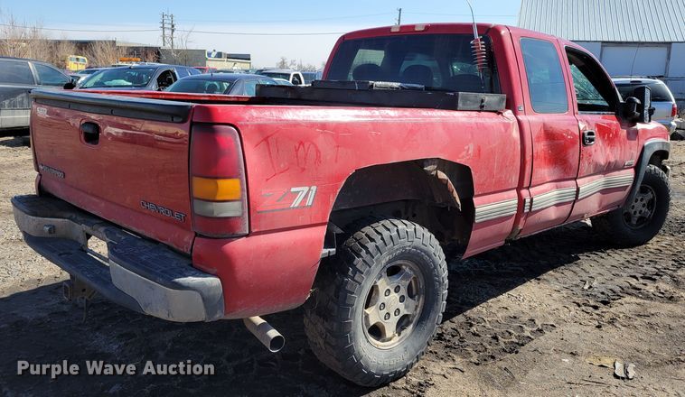 image for item MC9602 2000 Chevrolet Silverado 1500  Ext. Cab pickup truck