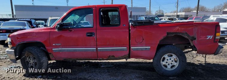 image for item MC9602 2000 Chevrolet Silverado 1500  Ext. Cab pickup truck