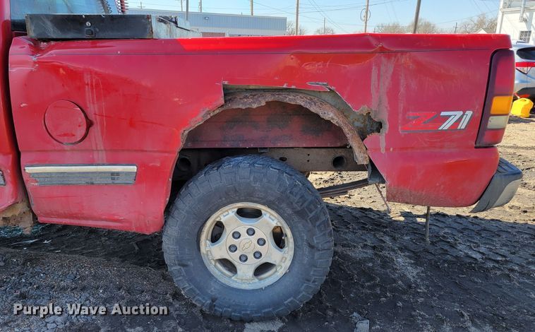 image for item MC9602 2000 Chevrolet Silverado 1500  Ext. Cab pickup truck