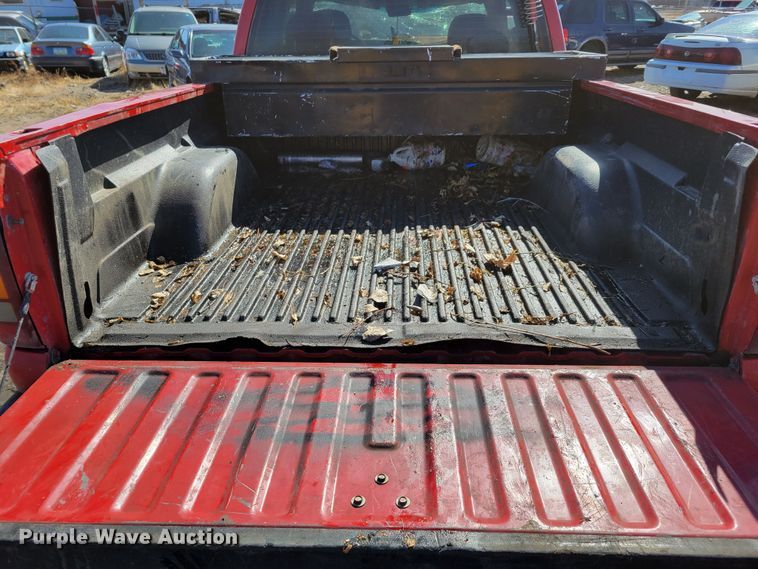 image for item MC9602 2000 Chevrolet Silverado 1500  Ext. Cab pickup truck