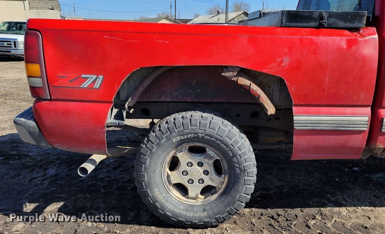 image for item MC9602 2000 Chevrolet Silverado 1500  Ext. Cab pickup truck