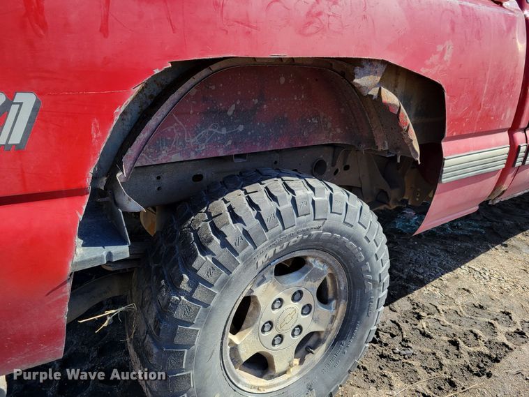 image for item MC9602 2000 Chevrolet Silverado 1500  Ext. Cab pickup truck