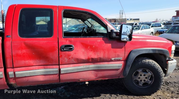 image for item MC9602 2000 Chevrolet Silverado 1500  Ext. Cab pickup truck