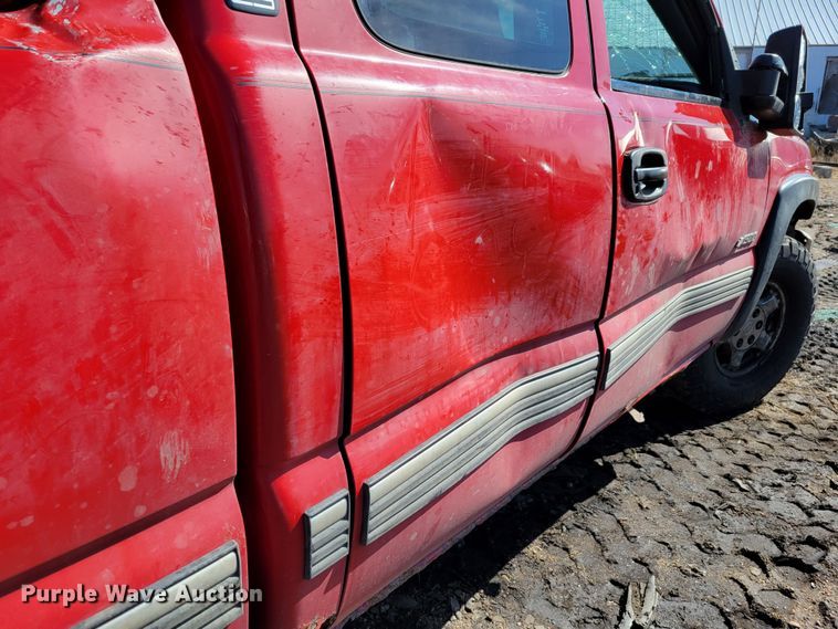 image for item MC9602 2000 Chevrolet Silverado 1500  Ext. Cab pickup truck