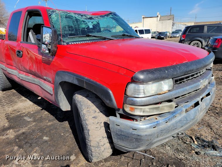 image for item MC9602 2000 Chevrolet Silverado 1500  Ext. Cab pickup truck