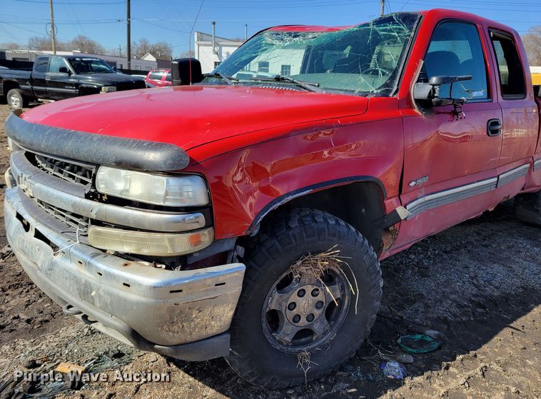 image for item MC9602 2000 Chevrolet Silverado 1500  Ext. Cab pickup truck