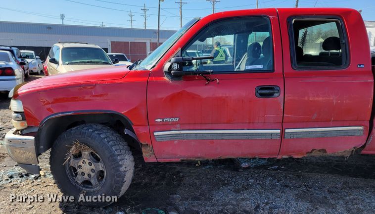 image for item MC9602 2000 Chevrolet Silverado 1500  Ext. Cab pickup truck