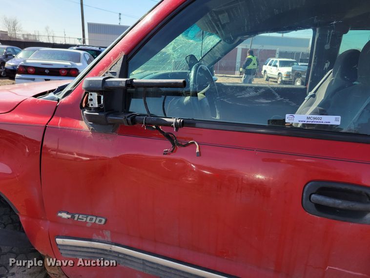 image for item MC9602 2000 Chevrolet Silverado 1500  Ext. Cab pickup truck