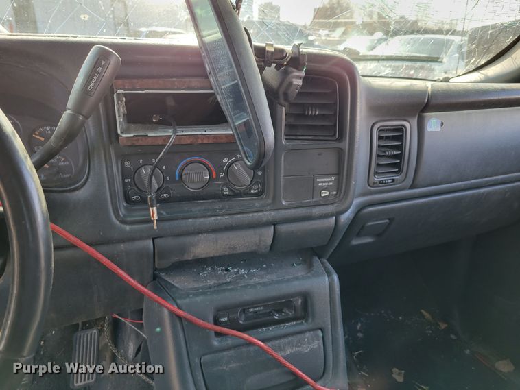 image for item MC9602 2000 Chevrolet Silverado 1500  Ext. Cab pickup truck