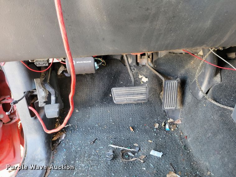 image for item MC9602 2000 Chevrolet Silverado 1500  Ext. Cab pickup truck