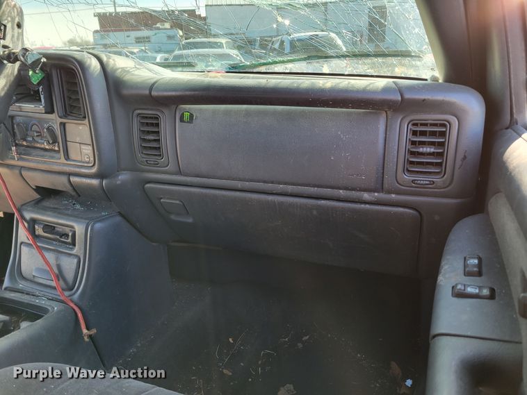 image for item MC9602 2000 Chevrolet Silverado 1500  Ext. Cab pickup truck