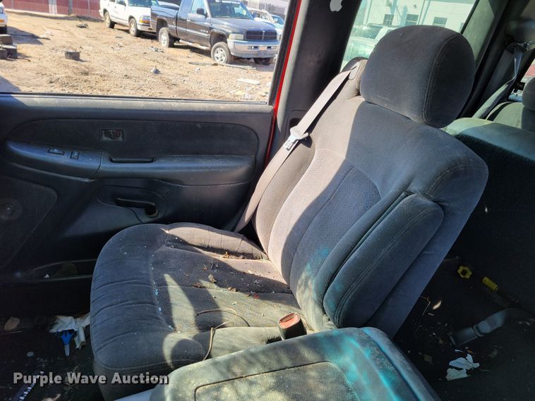 image for item MC9602 2000 Chevrolet Silverado 1500  Ext. Cab pickup truck