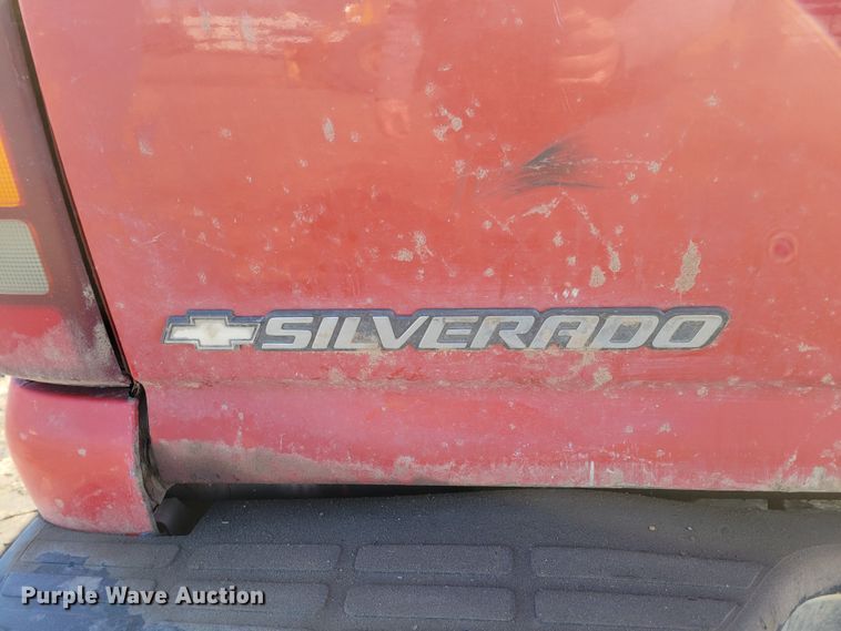 image for item MC9602 2000 Chevrolet Silverado 1500  Ext. Cab pickup truck