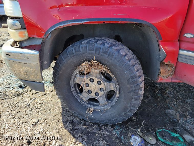 image for item MC9602 2000 Chevrolet Silverado 1500  Ext. Cab pickup truck