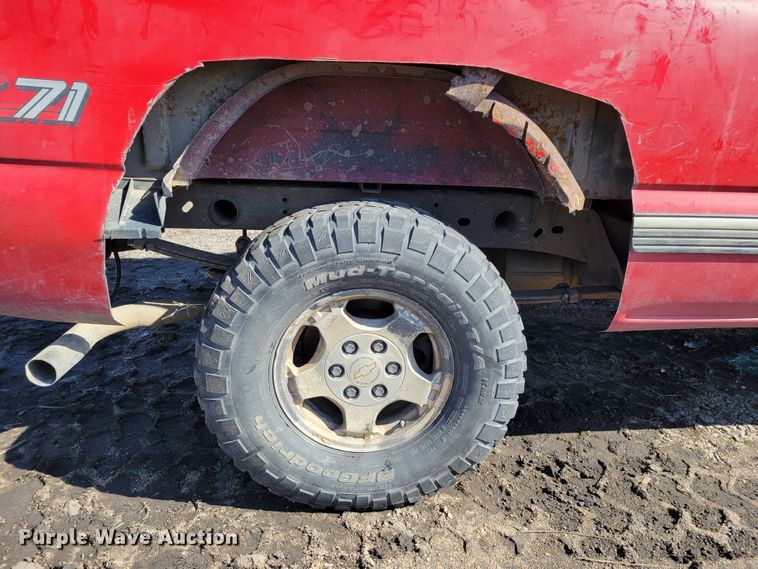 image for item MC9602 2000 Chevrolet Silverado 1500  Ext. Cab pickup truck