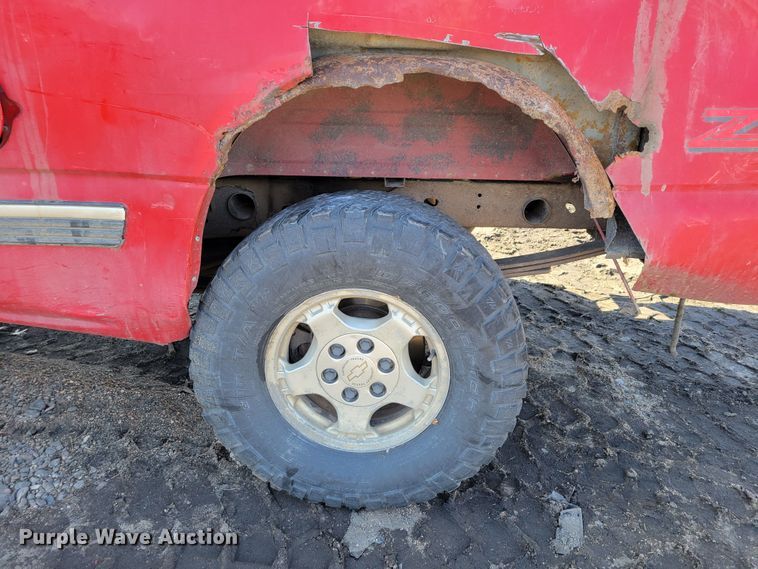 image for item MC9602 2000 Chevrolet Silverado 1500  Ext. Cab pickup truck