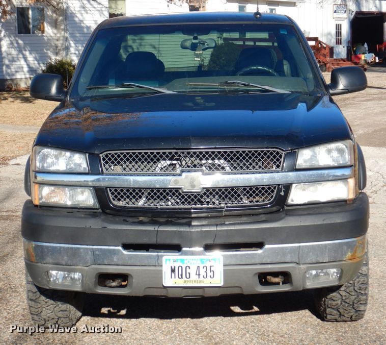 image for item MC9792 2004 Chevrolet Silverado 2500HD  Ext. Cab pickup truck