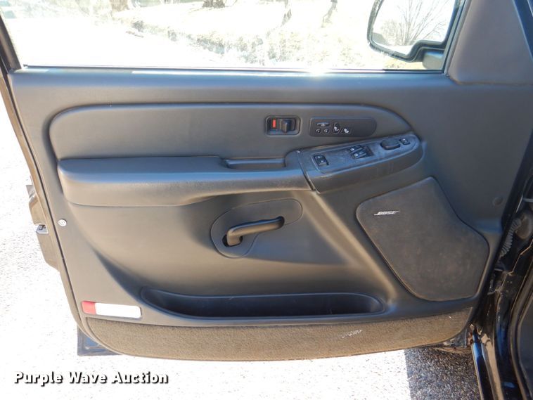 image for item MC9792 2004 Chevrolet Silverado 2500HD  Ext. Cab pickup truck