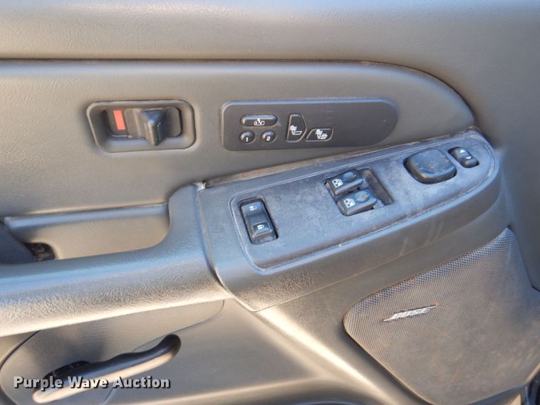 image for item MC9792 2004 Chevrolet Silverado 2500HD  Ext. Cab pickup truck