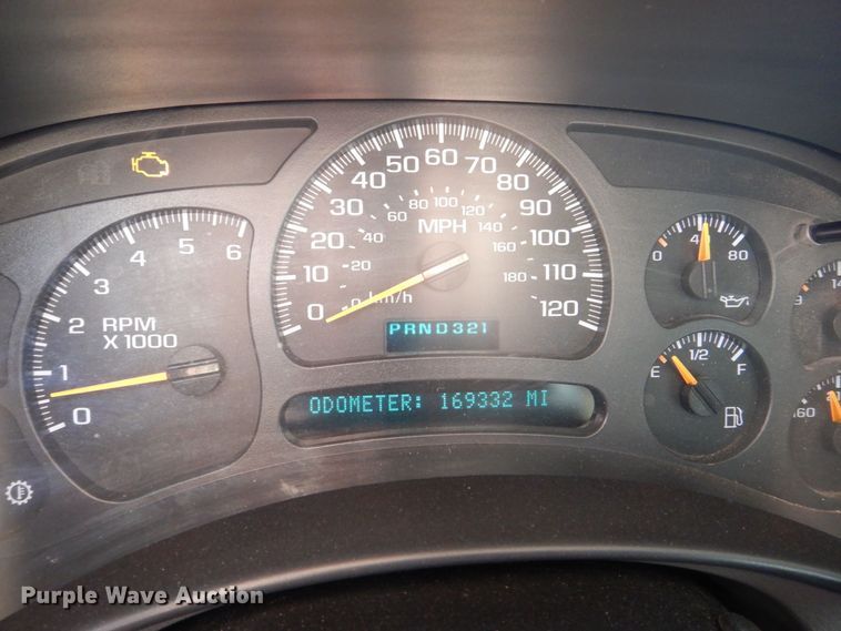 image for item MC9792 2004 Chevrolet Silverado 2500HD  Ext. Cab pickup truck