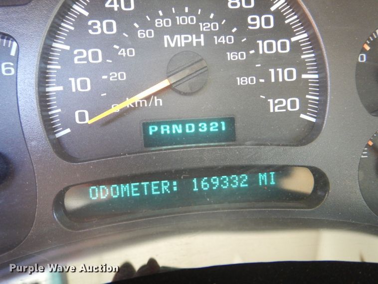 image for item MC9792 2004 Chevrolet Silverado 2500HD  Ext. Cab pickup truck