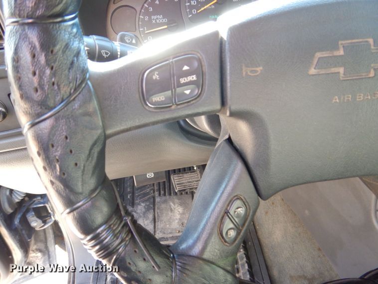 image for item MC9792 2004 Chevrolet Silverado 2500HD  Ext. Cab pickup truck