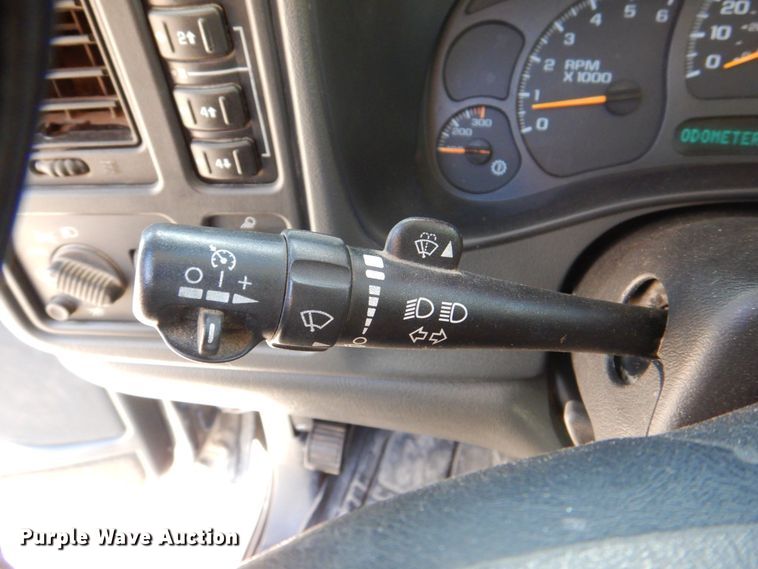 image for item MC9792 2004 Chevrolet Silverado 2500HD  Ext. Cab pickup truck