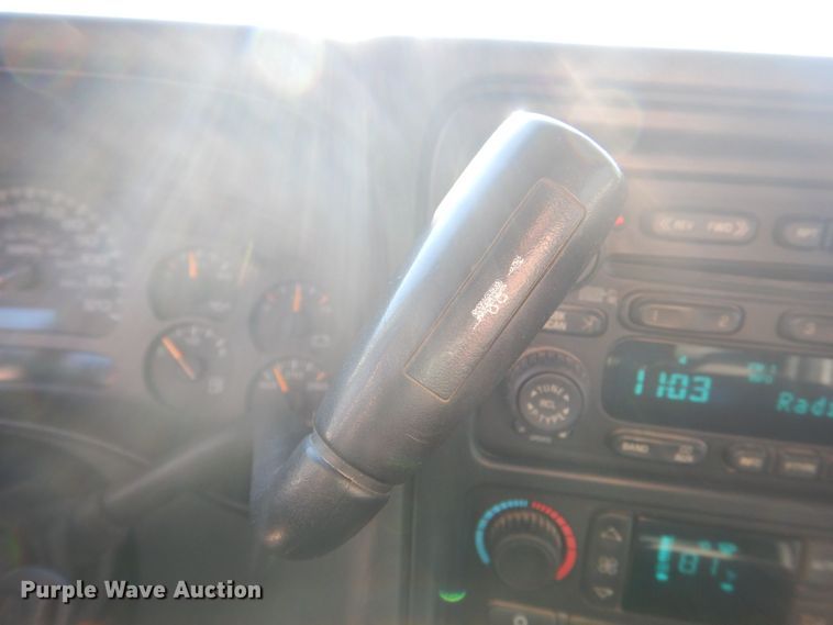 image for item MC9792 2004 Chevrolet Silverado 2500HD  Ext. Cab pickup truck