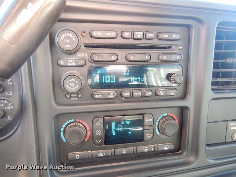 image for item MC9792 2004 Chevrolet Silverado 2500HD  Ext. Cab pickup truck