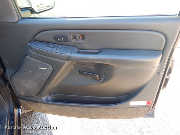 image for item MC9792 2004 Chevrolet Silverado 2500HD  Ext. Cab pickup truck