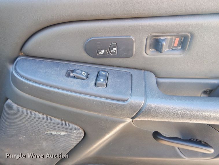 image for item MC9792 2004 Chevrolet Silverado 2500HD  Ext. Cab pickup truck