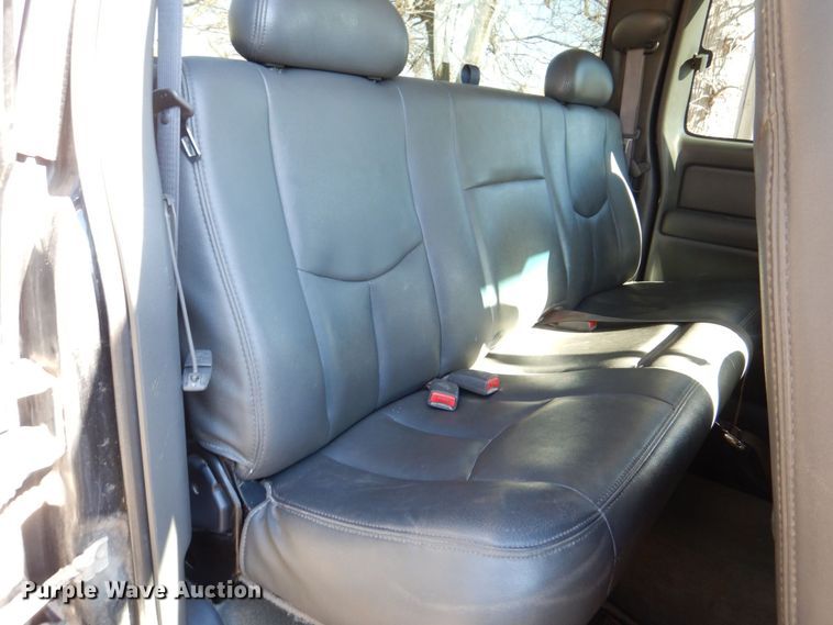 image for item MC9792 2004 Chevrolet Silverado 2500HD  Ext. Cab pickup truck