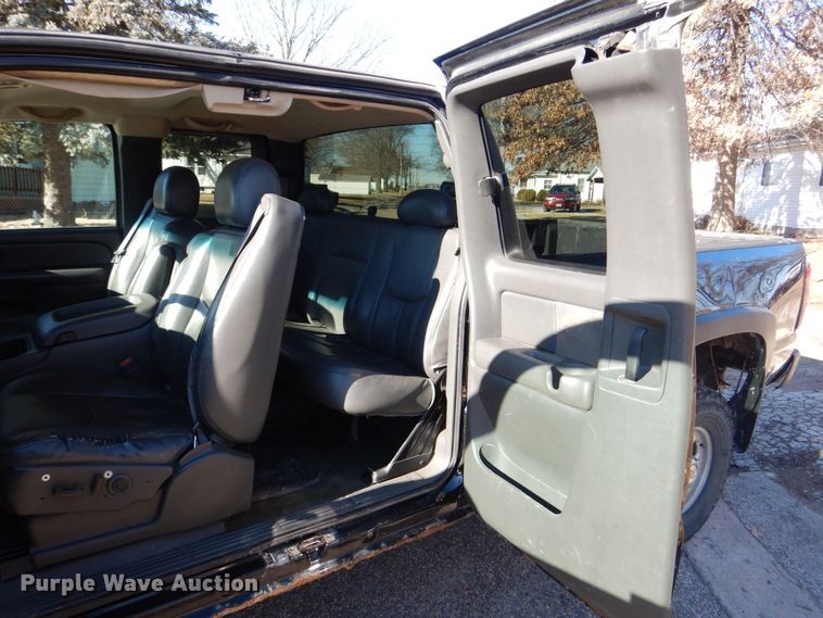 image for item MC9792 2004 Chevrolet Silverado 2500HD  Ext. Cab pickup truck