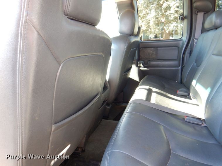 image for item MC9792 2004 Chevrolet Silverado 2500HD  Ext. Cab pickup truck