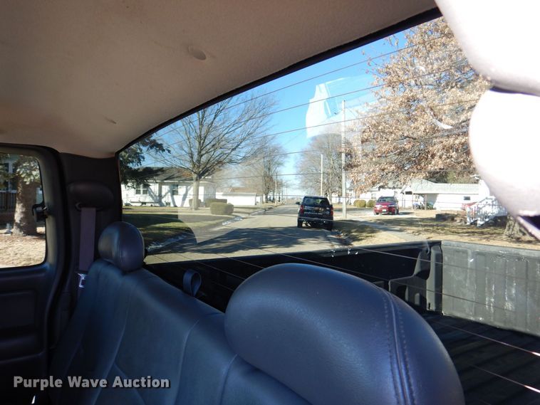 image for item MC9792 2004 Chevrolet Silverado 2500HD  Ext. Cab pickup truck