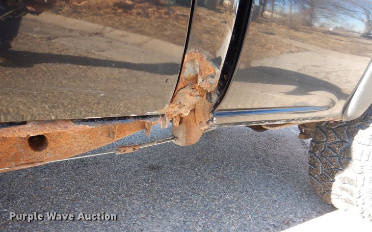 image for item MC9792 2004 Chevrolet Silverado 2500HD  Ext. Cab pickup truck