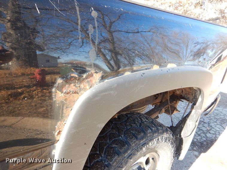 image for item MC9792 2004 Chevrolet Silverado 2500HD  Ext. Cab pickup truck