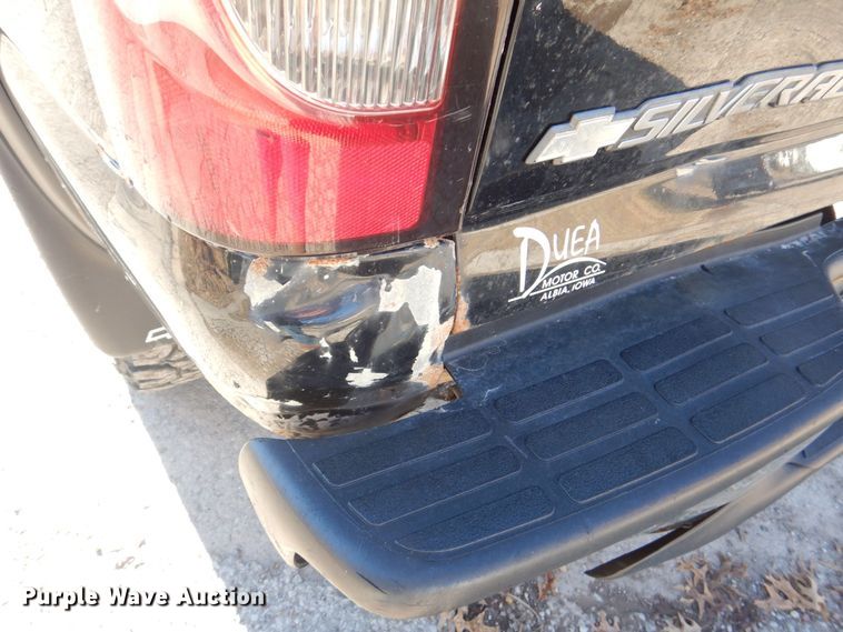 image for item MC9792 2004 Chevrolet Silverado 2500HD  Ext. Cab pickup truck