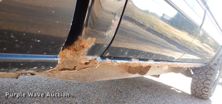 image for item MC9792 2004 Chevrolet Silverado 2500HD  Ext. Cab pickup truck