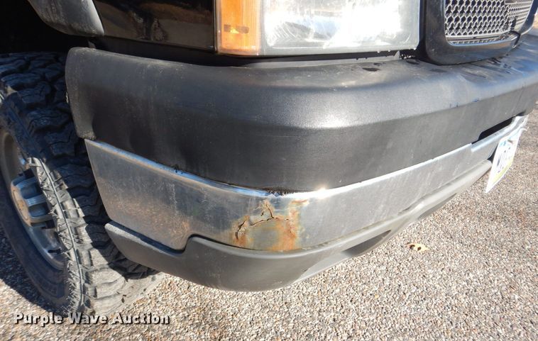 image for item MC9792 2004 Chevrolet Silverado 2500HD  Ext. Cab pickup truck