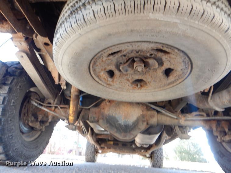 image for item MC9792 2004 Chevrolet Silverado 2500HD  Ext. Cab pickup truck