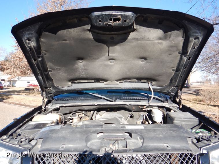 image for item MC9792 2004 Chevrolet Silverado 2500HD  Ext. Cab pickup truck